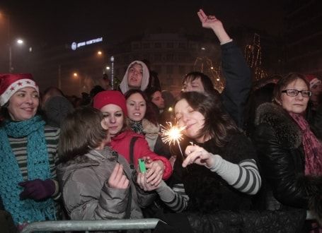 Slovenci u Beogradu pale prskalice dok ne stigne rasveta